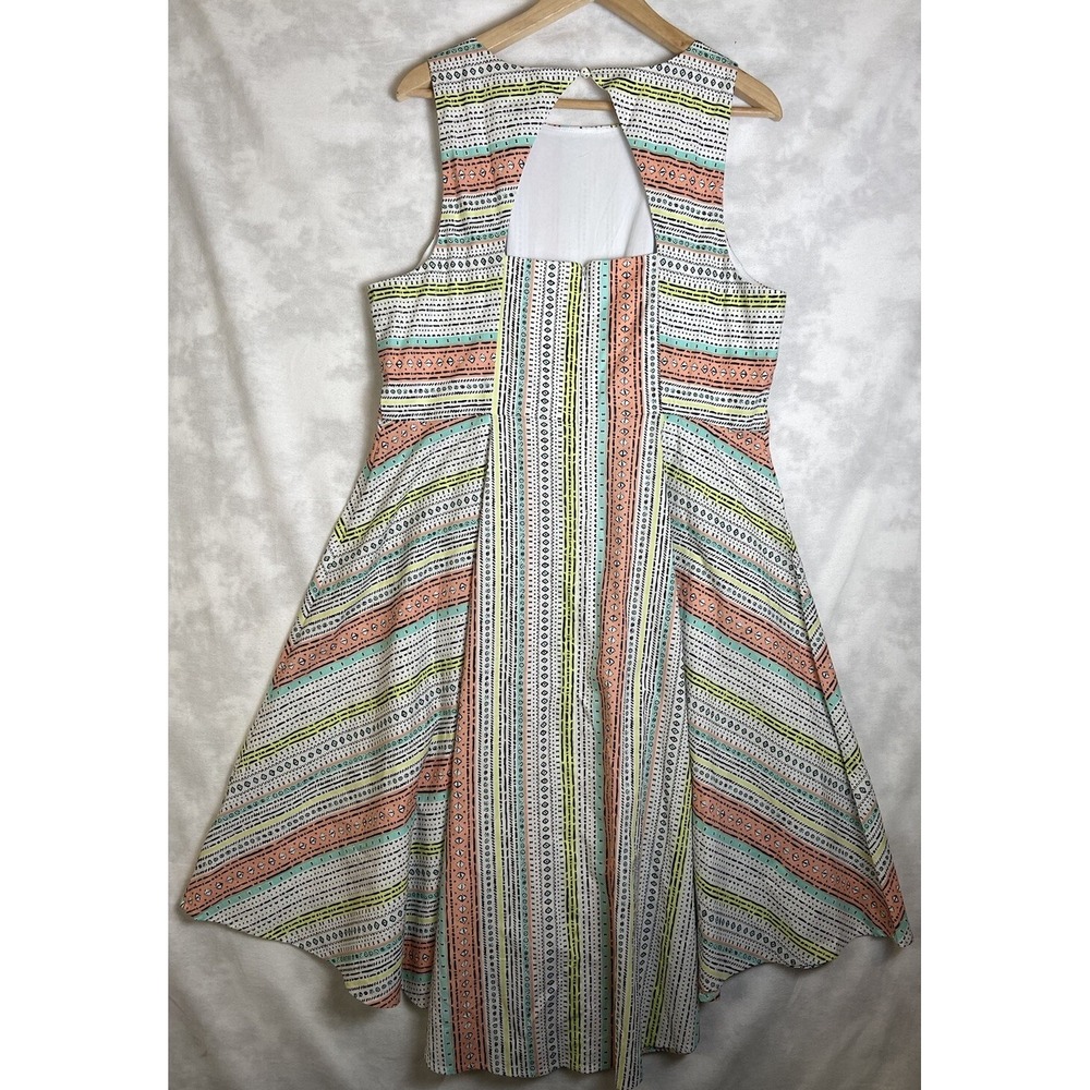 Torrid Insider Collection Womens Size 16 Border Print V Hem Dress Geometric - Picture 4 of 8